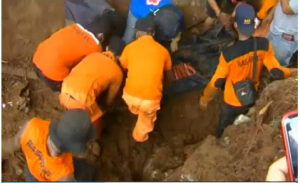 Another landslide victim is pulled from the rubble in Indonesia's Papua province.  The death toll  from a landslide caused by heavy rains Monday (February 24) had risen to nine.  (Photo grabbed from Reuters video)