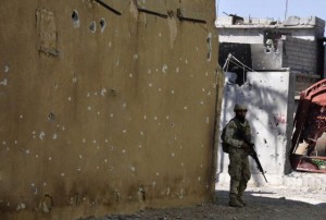 A member of the Iraqi security forces patrols with his weapon in Sulaiman Pek, 160 km (99 miles) north of Baghdad, February 21, 2014. Credit: Reuters/Mohammed Adnan