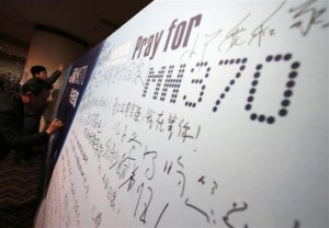 Family members of passengers onboard the missing Malaysian Airlines flight MH370 write messages to their missing relative on a board at a hotel in Beijing March 20, 2014.  REUTERS/Kim Kyung-Hoon