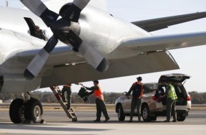 Royal Australian Air Force (RAAF) AP-3C Orion crew members unload equipment after returning from a search for Malaysian Airlines flight MH370 over the Indian Ocean, at RAAF Base Pearce north of Perth, Australia, March 21, 2014. CREDIT: REUTERS/JASON REED