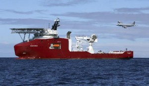 A Royal Australian Air Force (RAAF) AP-3C Orion flies past the Australian navy vessel Ocean Shield as it drops sonar buoys to assist in the search for missing Malaysian Airlines Flight MH370 in the southern Indian Ocean in this picture released by the Australian Defence Force April 9, 2014.  REUTERS/Australian Defence Force/Handout via Reuters