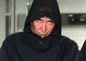 Lee Joon-Seok, captain of South Korean ferry "Sewol" which sank at sea off Jindo, walks out of court after an investigation in Mokpo April 19, 2014. Lee, captain of the South Korean ferry that capsized, earlier faced five charges including negligence of duty and violation of maritime law. REUTERS/Yonhap  