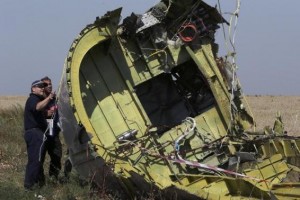 Members of a group of international experts inspect wreckage at the site where the downed Malaysia Airlines flight MH17 crashed, near the village of Hrabove (Grabovo) in Donetsk region, eastern Ukraine August 1, 2014. REUTERS/Sergei Karpukhin