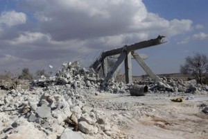 A damaged site is seen in what activists say was a U.S. strike, in Kfredrian, Idlib province September 23, 2014.  REUTERS/Abdalghne Karoof