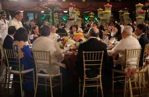 President Benigno S. Aquino III delivers his message during the State Dinner at the Rizal Hall of the Malacañan Palace for the State Visit to the Philippines of His Excellency François Hollande, President of the French Republic, on Thursday (February 26). The State visit is a first by an incumbent President of France to the country since the establishment of diplomatic relations in 1947. (Photo by Lauro Montellano Jr./ Malacañang Photo Bureau)