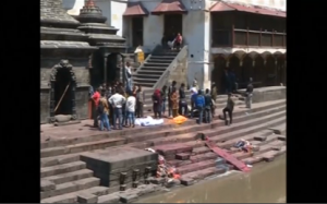 Mass_cremation_of_bodies_continues_in_Nepal