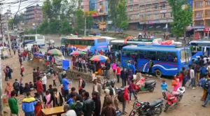 Residents of Nepal's capital Kathmandu try to leave the city after a continuous stream of tremors that have rattled the Nepalese capital following Saturday's deadly earthquake. (Photo grabbed from Reuters video/Courtesy Reuters)