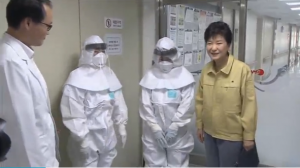 South Korean President Park Geun-hye visits National Medical Centre in Seoul where Middle East Respiratory Syndrome (MERS) patients are hospitalized.  (Phto grabbed from Reuters video/Courtesy Reuters)