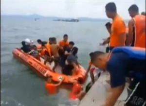 Rescuers bringing in some of the survivors from the capsized ferry near the port of Ormoc City in Leyte.  (photo grabbed from  Reuters video/Courtesy Reuters)