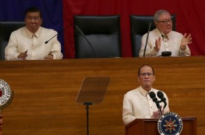 President Benigno S. Aquino III delivers his sixth and last State of the Nation Address (SONA) during the Joint Session of the 16th Congress at the Session Hall of the House of Representatives Complex in Constitution Hills, Quezon City on Monday (July 27). Also in photo are House Speaker Feliciano Belmonte, Jr. and Senate President Franklin Drilon. (Malacañang Photo Bureau)