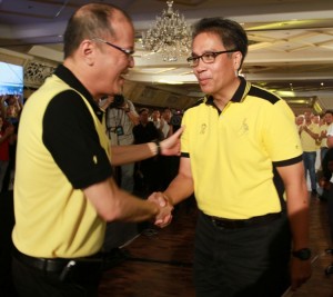 President Benigno S. Aquino III congratulates Interior and Local Government Secretary Manuel Roxas II after endorsing him as the standard-bearer of the ruling Liberal Party in the 2016 Presidential elections during the “A Gathering of Friends” at the Cory C. Aquino Kalayaan Hall of the Club Filipino in Greenhills, San Juan City on Friday (July 31). (Photo by Marcelino Pascua / Malacañang Photo Bureau)  