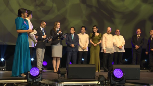 Guinness World Records adjudicators Marco Frigatti and Victoria Tweedey announce the two new world record titles of the Iglesia Ni Cristo and Viva Films for the “largest attendance for a film screening” and the “largest attendance for a film premiere”. The new records were set after Guinness validated the 43,624 guests during the film premiere of "Felix Manalo" at the Philippine Arena. Also on stage were the stars and producers of the movie "Felix Manalo" and INC General Auditor Glicerio Santos Jr. (Eagle News Service)