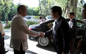 President Benigno S. Aquino III shakes hands with Socialist Republic of Vietnam President Truong Tan Sang at the Malacañan Palace Grounds after the bilateral meeting on Tuesday (November 17), at the sidelines of the APEC Economic Leaders’ Meeting. Diplomatic relations between Vietnam and the Philippines date back since July 12, 1976 and from then on, the two countries have established good relations in the areas of politics, economics, trade investments, agriculture, security and defense among others. (Photo by Joseph Vidal / Malacañang Photo Bureau)