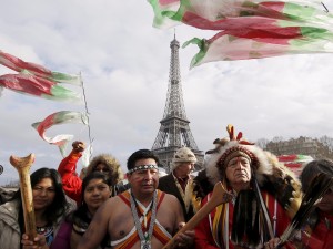 Indigenous peoples take to the Seine river to urge leaders to action on Climate Change