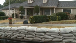 Residents in California put sandbags near their houses to avoid floodwaters from reaching their homes