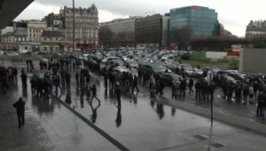 French taxi drivers start a second day of strikes over what they consider as "unfair competition" from private car ride firms like Uber.  (Courtesy Reuters/Photo grabbed from Reuters video)