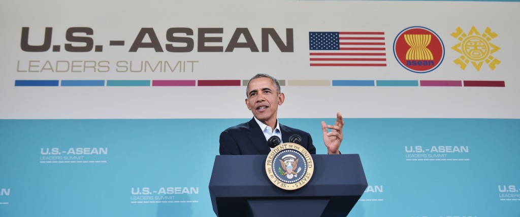 US President Barack Obama speaks during a press conference following a meeting of the Association of Southeast Asian Nations (ASEAN) at the Sunnylands estate on February 16, 2016 in Rancho Mirage, California. / AFP / Mandel Ngan