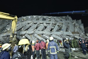 (FILES) This file picture taken on February 6, 2016 shows rescue personnel working at the site of a collapsed building in the southern Taiwanese city of Tainan following a strong 6.4-magnitude earthquake.  As rescuers continue the grim task of digging bodies from the rubble of an apartment complex that collapsed in a Taiwan earthquake, anger is growing over the shoddy construction of the building and the island's questionable safety record.   AFP PHOTO / Sam Yeh / FILES / AFP / SAM YEH