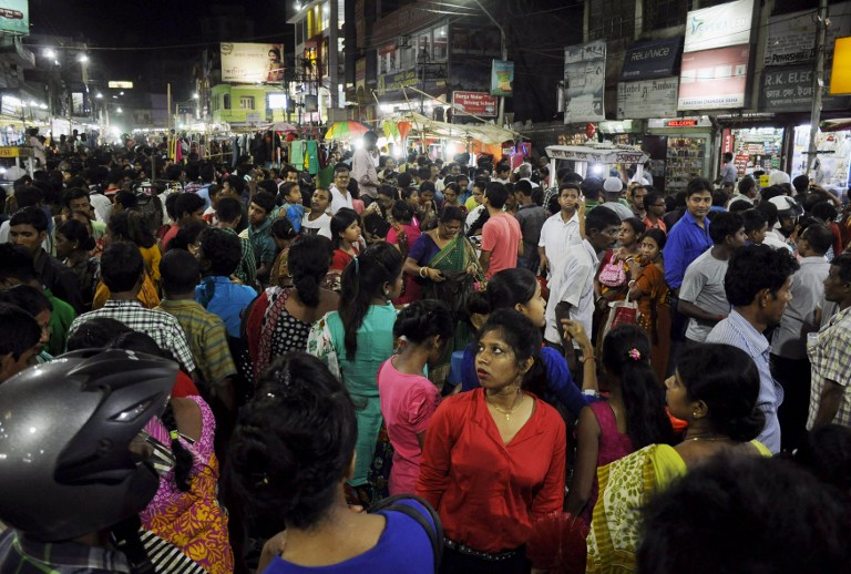 People crowd onto the street during an earthquake in Agartala, capital of India's northeastern state of Tripura, on April 13, 2016. A magnitude 6.9 earthquake hit northern Myanmar on April 13, the United States Geological Survey said, as strong tremors were felt across northeastern India. / AFP PHOTO / ARINDAM DEY