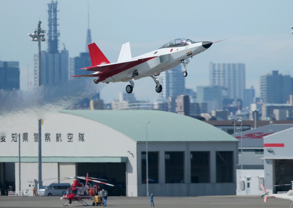 The X-2 advanced technological demonstrator plane of the Japanese Air Self-Defence Force takes off at Komaki Airport in Komaki, Aichi prefecture, central Japan, on April 22, 2016. The stealth demonstrator succeeded in the first test flight. / AFP PHOTO / JIJI PRESS / JIJI PRESS / Japan OUT