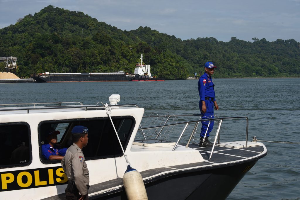 Indonesian maritime police secure the Nusakambangan port in Cilacap across from the Nusakambangan maximum security prison island (background) on April 29, 2015, following the execution of seven foreign drug convicts and an Indonesian man. Indonesia on April 29 defended the execution of seven foreign drug convicts, with the attorney general saying that although the death penalty was not "pleasant" it was vital in waging a war against drugs.  AFP PHOTO / ROMEO GACAD / AFP PHOTO / ROMEO GACAD