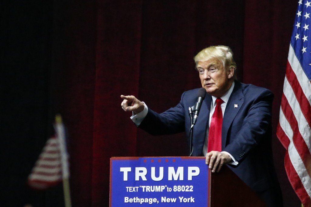 US Republican presidential candidate Donald Trump addresses a rally in Bethpage, Long Island, New York on April 6, 2016. Trump looks to bounce back from his unsettling presidential primary los in Wisconsin, training his sights in the next White House contests on friendlier ground -- his home state of New York. / AFP PHOTO / KENA BETANCUR