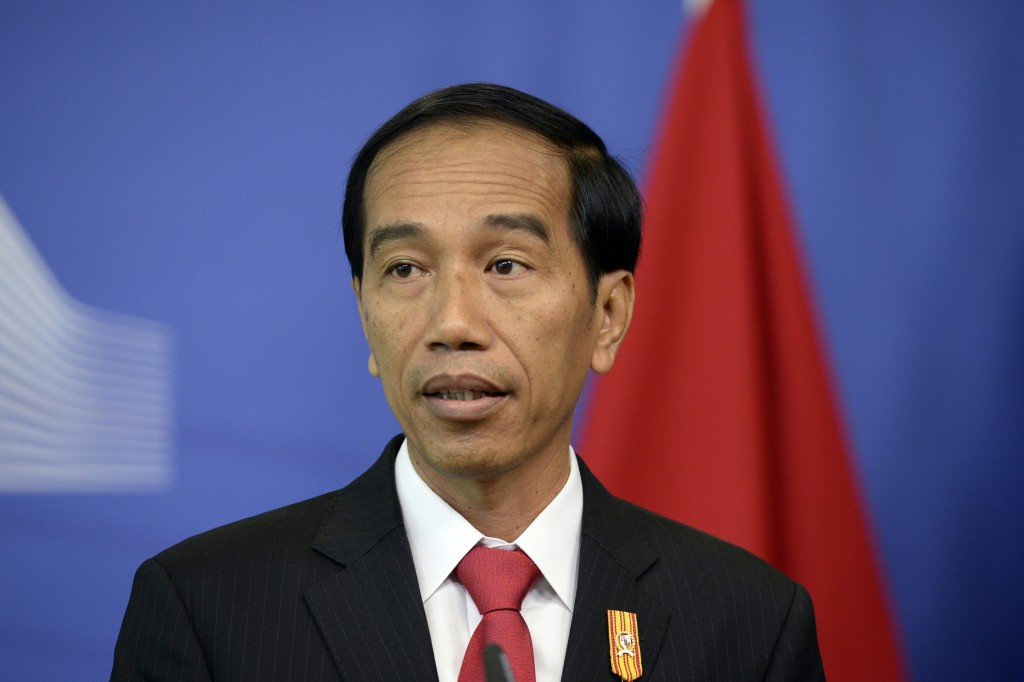 Indonesian president Joko Widodo gives a press conference following his meeting with European Union officials at the European Union Commission headquarters in Brussels, on April 21, 2016.  / AFP PHOTO / THIERRY CHARLIER