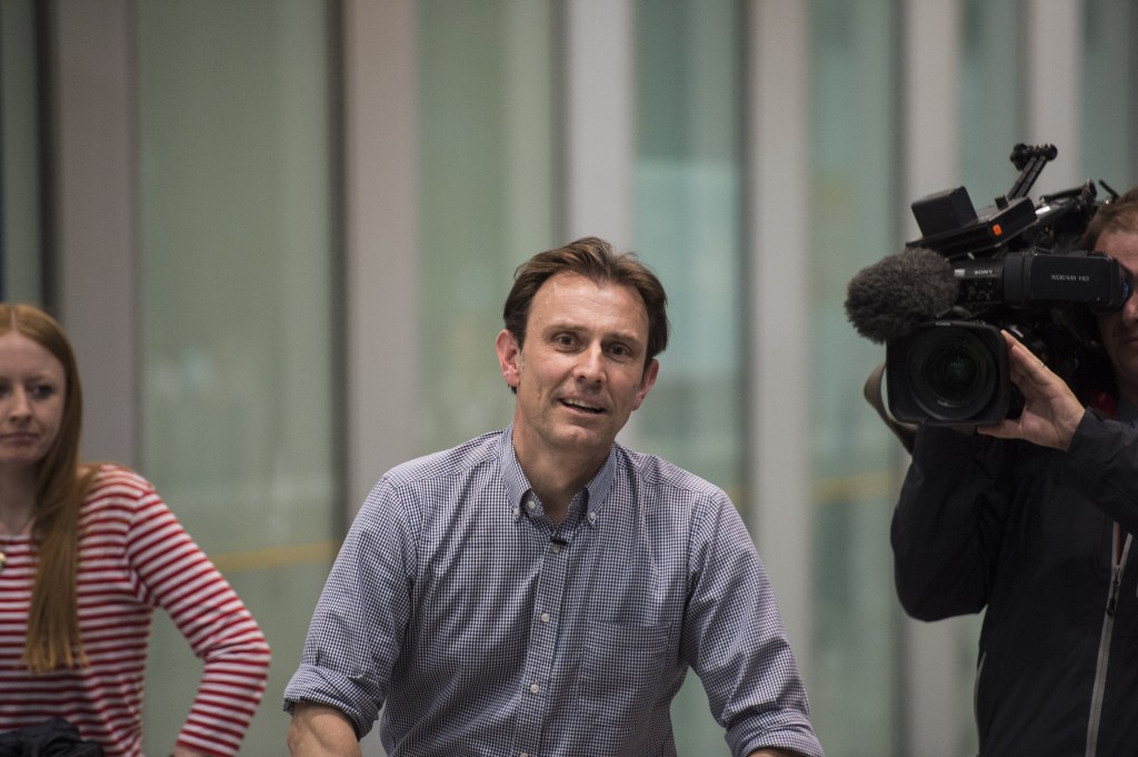 BBC reporter Rupert Wingfield-Hayes (C) looks on after arriving at the international airport in Beijing on May 9, 2016. Rupert Wingfield-Hayes, a BBC reporter in North Korea was detained, interrogated for eight hours and eventually expelled over his reporting in the run-up to a rare ruling party congress, the British broadcaster said on May 9. / AFP PHOTO / FRED DUFOUR