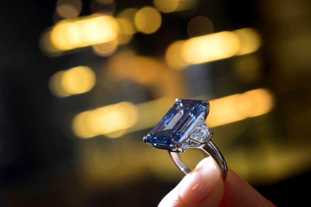 This photo taken on May 12, 2016 in Geneva during a press preview by Christies's auction house shows the 'Oppenheimer Blue,' a rare fancy vivid blue diamond weighing 14.62 carat. The Blue Oppenheimer will be auctioned in Geneva on May 18 with a pre-sale estimate of $38-45 million and could become the most expensive cut diamond in the world, according to the house Christies. / AFP PHOTO / FABRICE COFFRINI