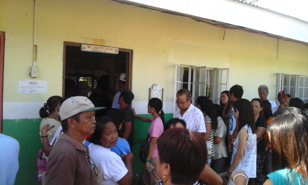 (Broken VCMs delayed queues in Santor Elementary School, Bongabon Nueva Ecija)