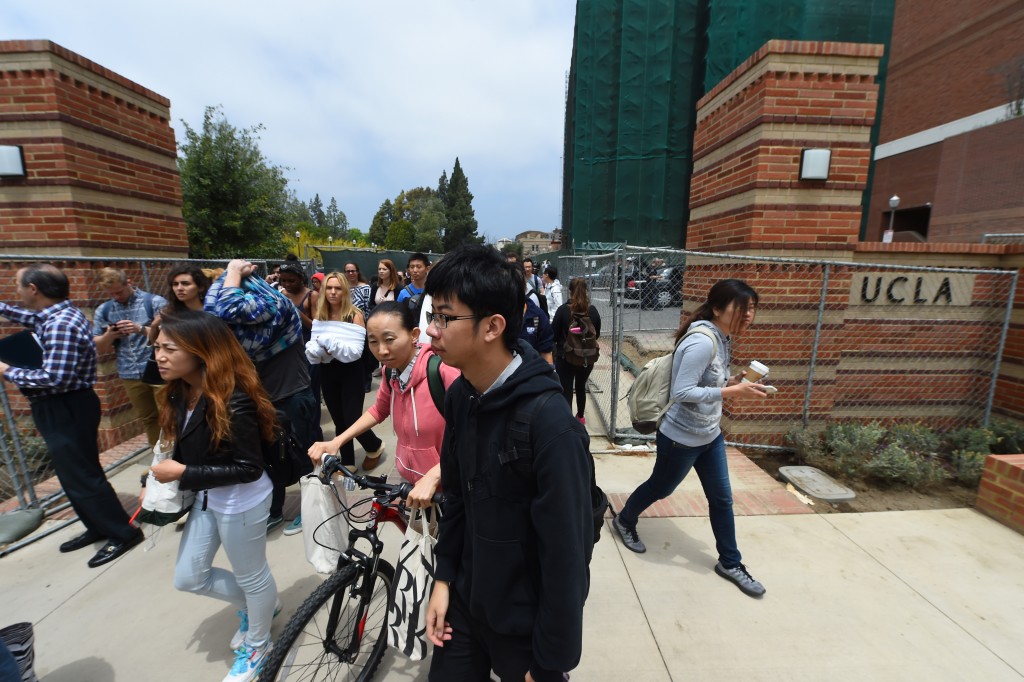 Students leave campus at the University of California in Los Angeles (UCLA) after the "all-clear" was given following a shooting, June 1, 2016 in Los Angeles, California. Two men died in a suspected murder-suicide inside an engineering building at UCLA, triggering a campus-wide lockdown as hundreds of officers scoured the campus for a possible shooter. Two men died in a suspected murder-suicide inside an engineering building at UCLA, triggering a campus-wide lockdown as hundreds of officers scoured the campus for a possible shooter. / AFP PHOTO / ROBYN BECK