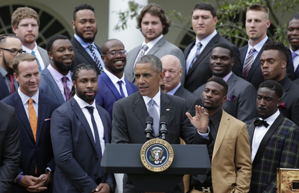 US President Barack Obama honors the 50th Super Bowl Champion Denver Broncos in the Rose Garden of the White House in Washington, DC on June 6, 2016.  / AFP PHOTO / YURI GRIPAS