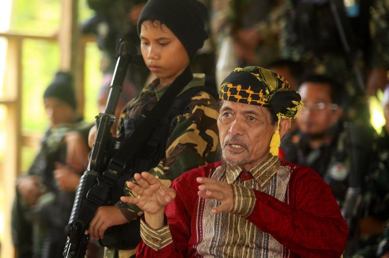 This photo taken on May 28, 2016 shows Moro National Liberation Front (MNLF) chairman Nur Misuari (C) speaking during an interview at his mountain lair in Indanan town, Jolo province, in southern island of Mindanao.  Philippine president-elect Rodrigo Duterte said in a news conference May 26, he will visit Jolo to talk to MNLF chiarman Nur Misuari. / AFP PHOTO / MARK NAVALES