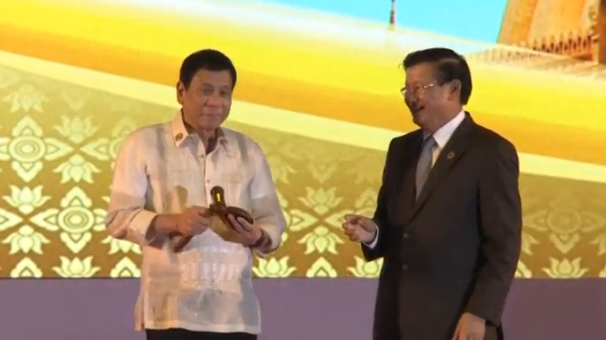 Leaders from Southeast Asian countries wrap up the regional summit as Philippines take on the rotating chairmanship starting in 2017. (Photo captured from Reuters video)