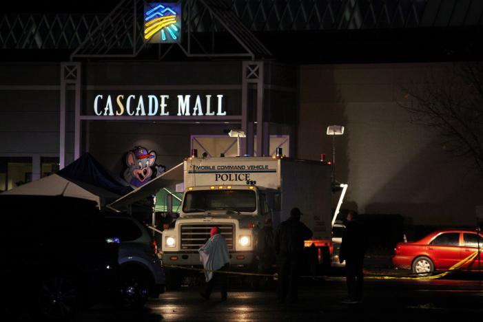 Authorities are pictured at the Cascade Mall following reports of an active shooter in Burlington, Washington, U.S. September 24, 2016.  REUTERS/Matt Mills McKnight