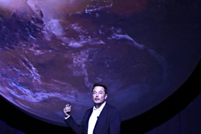 SpaceX CEO Elon Musk unveils his plans to colonize Mars during the International Astronautical Congress in Guadalajara, Mexico, September 27, 2016. REUTERS/Stringer