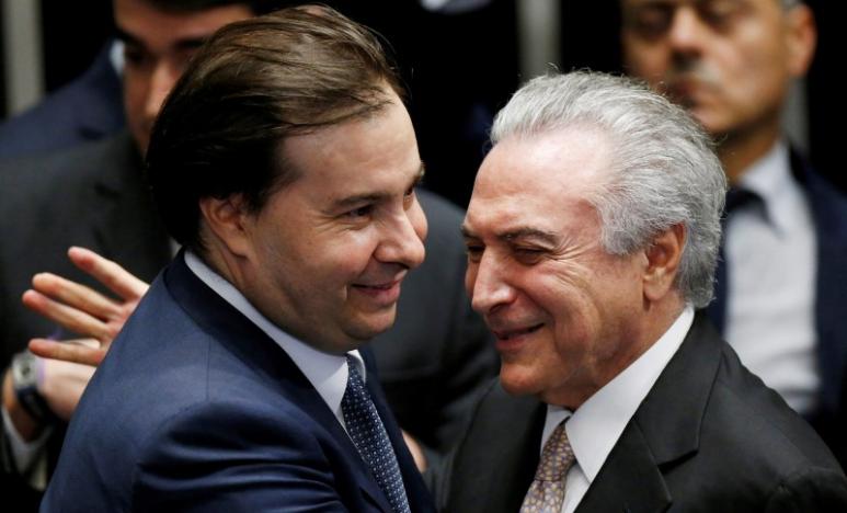 Brazil's new President Michel Temer (R) is greeted by Brazil's lower chamber Speaker Rodrigo Maia during the presidential inauguration ceremony after Brazil's Senate removed President Dilma Rousseff in Brasilia, Brazil, August 31, 2016.  REUTERS/Ueslei Marcelino