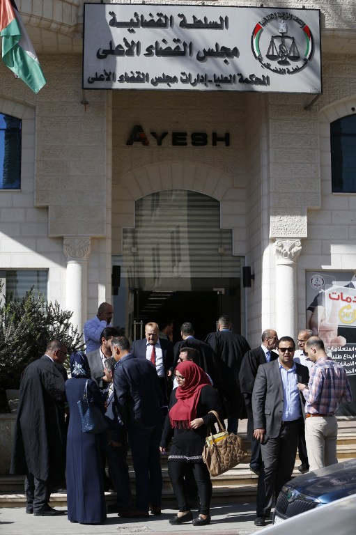 Palestinians stand outside the high court in Ramallah on October 3, 2016, before the judges announce that upcoming municipal elections will be held only in the West Bank and not in the Hamas-controlled Gaza Strip. The ruling could bring to an end hopes that the municipal elections would be the first polls since 2006 in which both Islamist movement Hamas and Palestinian president Mahmud Abbas's Fatah, which runs the West Bank, would participate. / AFP PHOTO / ABBAS MOMANI