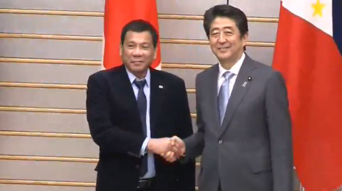 Japanese Prime Minister Shinzo Abe meets Philippine President Rodrigo Duterte in Tokyo, and says he welcomes his efforts to strengthen the Philippines' relations with China.   (Photo grabbed from Reuters video)