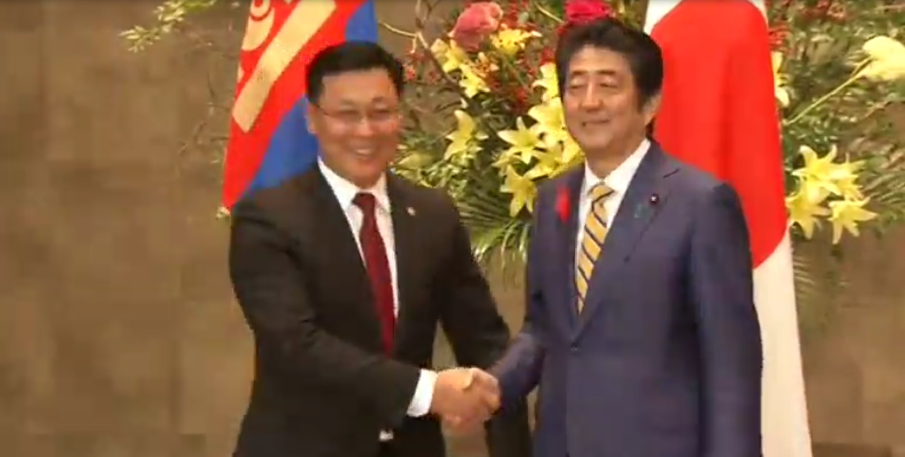 Japanese Prime Minister Shinzo Abe and Mongolian Prime Minister Jargaltulgyn Erdenebat hold bilateral in Tokyo, aim to strengthen ties. (Photo grabbed from Reuters video)