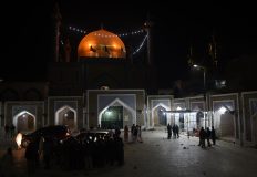 Pakistani security personnel gather at the 13th century Muslim Sufi shrine of Lal Shahbaz Qalandar a day after a bomb attack in the town of Sehwan in Sindh province, some 200 kilometres northeast of the provincial capital Karachi, on February 17, 2017. At least 70 people were killed and hundreds wounded when a bomb ripped through a revered Sufi shrine in southern Pakistan, officials said, after a series of attacks which have shaken optimism over recent improvements in security. The Islamic State group (IS) claimed the attack, the deadliest to hit Pakistan so far in 2017. / AFP PHOTO / ASIF HASSAN