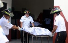 Handout picture released by Guatemalan Volunteer Firefighters showing three firefighters carrying the corpse of one of the the 20 victims of a fire at children's shelter Virgen de la Asuncion facility, in San Jose Pinula, about 10 kilometres east of Guatemala City, on March 8, 2017.  At least 20 teenage girls died in a fire at a children's shelter in Guatemala, a spokesman for the local fire service said. It was not immediately known how many of the bodies were those of children. The center, supervised by state social welfare authorities, hosts minors who are victims of family mistreatment. The facility has been the target of multiple complaints alleging abuse, and several children have run away. / AFP PHOTO / Guatemalan Volunteer Firefighters / HO / RESTRICTED TO EDITORIAL USE - MANDATORY CREDIT "AFP PHOTO /Guatemalan Volunteer Firefighters /HO " - NO MARKETING - NO ADVERTISING CAMPAIGNS - DISTRIBUTED AS A SERVICE TO CLIENTS