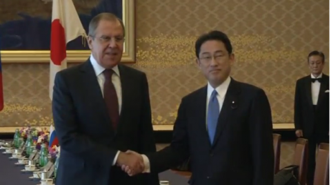 Japanese Foreign Minister Fumio Kishida and Russian Foreign Minister Sergey Lavrov meet in Tokyo to discuss territorial and security issues.(photo grabbed from Reuters video)