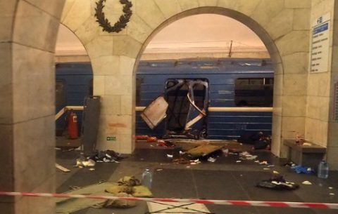 A picture shows the damaged train carriage at Technological Institute metro station in Saint Petersburg on April 3, 2017. Around 10 people were feared dead and dozens injured Monday after an explosion rocked the metro system in Russia's second city Saint Petersburg, according to authorities, who were not ruling out a terror attack. / AFP PHOTO / STR / ALTERNATIVE CROP