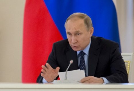 Russian President Vladimir Putin chairs a meeting of the State Council at the Kremlin in Moscow on May 4, 2017. / AFP PHOTO / POOL / Ivan Sekretarev