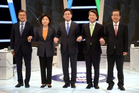 (FILES) A file photo taken on April 28, 2017 shows (L-R) South Korean presidential candidates Moon Jae-In of the Democratic Party of Korea, Sim Sang-Jung of the Justice Party, Yoo Seung-Min of the Bareun Party, Ahn Cheol-Soo of the People's Party and Hong Joon-Pyo of the Liberty Korea Party pose for a photo before a televised debate in Seoul. When Park Geun-Hye was elected South Korea's first female president five years ago she secured the largest-ever vote share of the country's democratic era. But after her term ended in impeachment and disgrace only one of the 15 candidates to succeed her is a woman. Female politicians are still a relative rarity in the South, accounting for only 17 percent of parliamentary representatives, ranking it 30th among the 35 advanced nations of the OECD. / AFP PHOTO / POOL / JUNG YEON-JE / TO GO WITH AFP STORY SKOREA-POLITICS-VOTE-GENDER,FOCUS BY JUNG HAWON