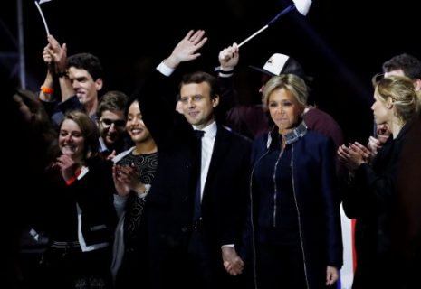 French president-elect Emmanuel Macron (C) and his wife Brigitte Trogneux (C-R) wave to the crowd in front of the Pyramid at the Louvre Museum in Paris on May 7, 2017, after the second round of the French presidential election. Emmanuel Macron was elected French president on May 7, 2017 in a resounding victory over far-right Front National (FN - National Front) rival after a deeply divisive campaign, initial estimates showed. / AFP PHOTO / Patrick KOVARIK