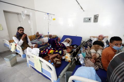 Yemeni men suspected of being infected with cholera receive treatment at a hospital in Sanaa on May 12, 2017. / AFP PHOTO / Mohammed HUWAIS