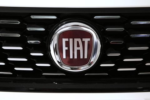 (FILES) This file photo taken on January 12, 2017 shows the logo of Italian auto maker Fiat in a cars dealer on January 12, 2017 in Saluzzo, near Turin. The EU launched infringement proceedings against Italy on May 17, 2017 for failing to adequately investigate emissions cheating allegations against automaker Fiat exposed by the "Dieselgate" scandal. / AFP PHOTO / Marco BERTORELLO