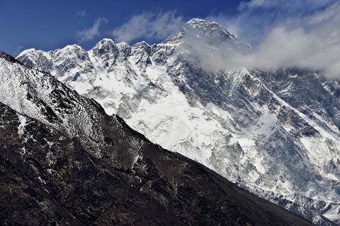 (FILEs) In this photograph taken on April 20, 2015, Mount Everest (Background) and the Nupse-Lohtse massif (Foreground)  are seen from the village of Tembuche in the Kumbh region of north-eastern Nepal. An American climber died May 21, 2017 on his way to the summit of Mount Everest, expedition organisers said, the latest death to mar the ongoing climbing season. The 50-year-old mountaineer died close to the Balcony, a small platform above the 8,000-metre mark considered the mountain's "death zone". / AFP PHOTO / ROBERTO SCHMIDT